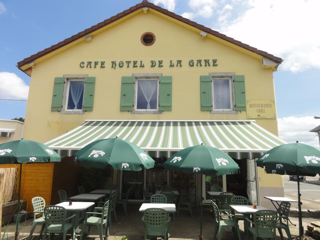 Cafe Hotel De La Gare ชอมปาญโญล ภายนอก รูปภาพ