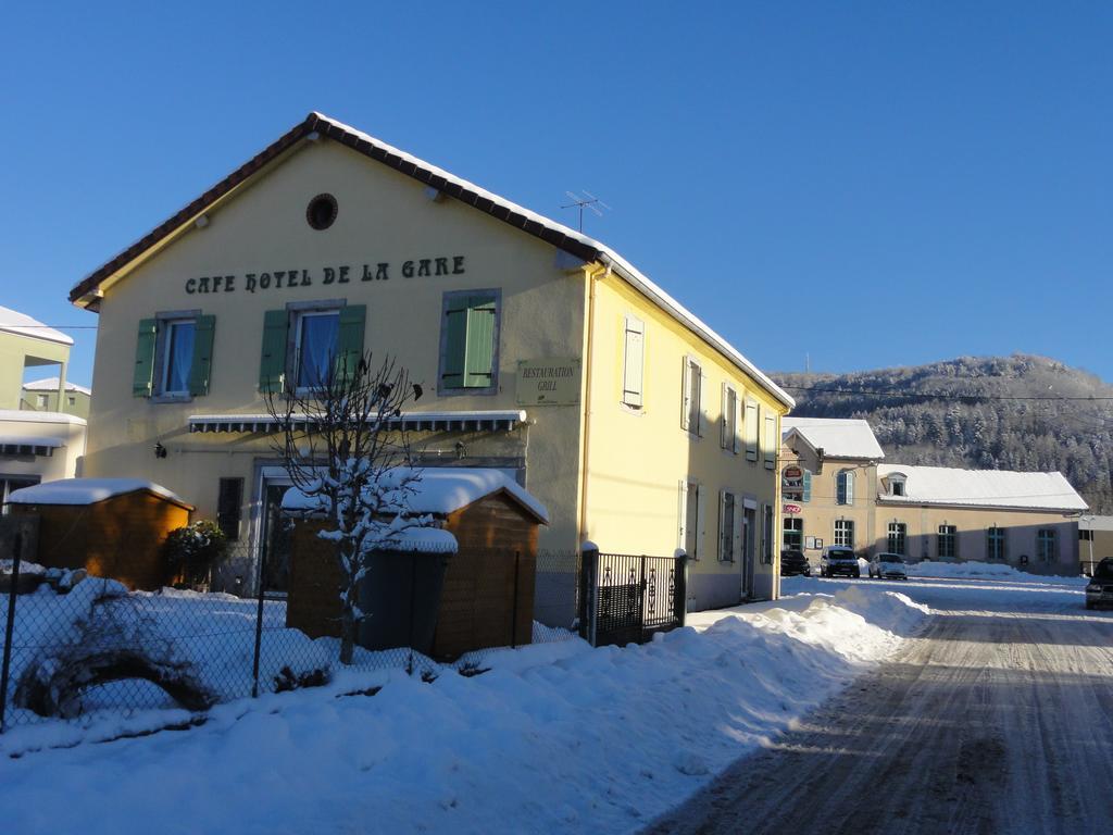 Cafe Hotel De La Gare ชอมปาญโญล ภายนอก รูปภาพ