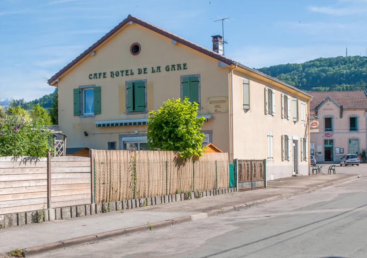 Cafe Hotel De La Gare ชอมปาญโญล ภายนอก รูปภาพ