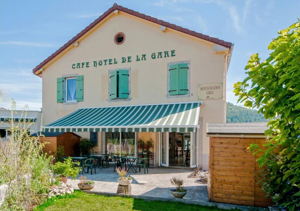 Cafe Hotel De La Gare ชอมปาญโญล ภายนอก รูปภาพ